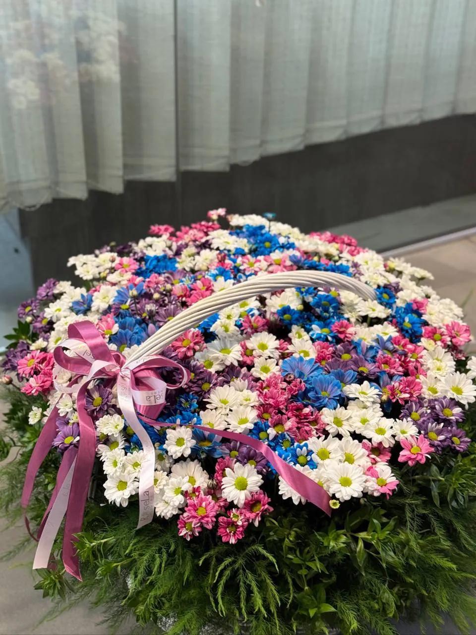 Colorful chrysanthemums in a basket | ծաղիկներ, ծաղկեպսակներ, բույսեր Երևան