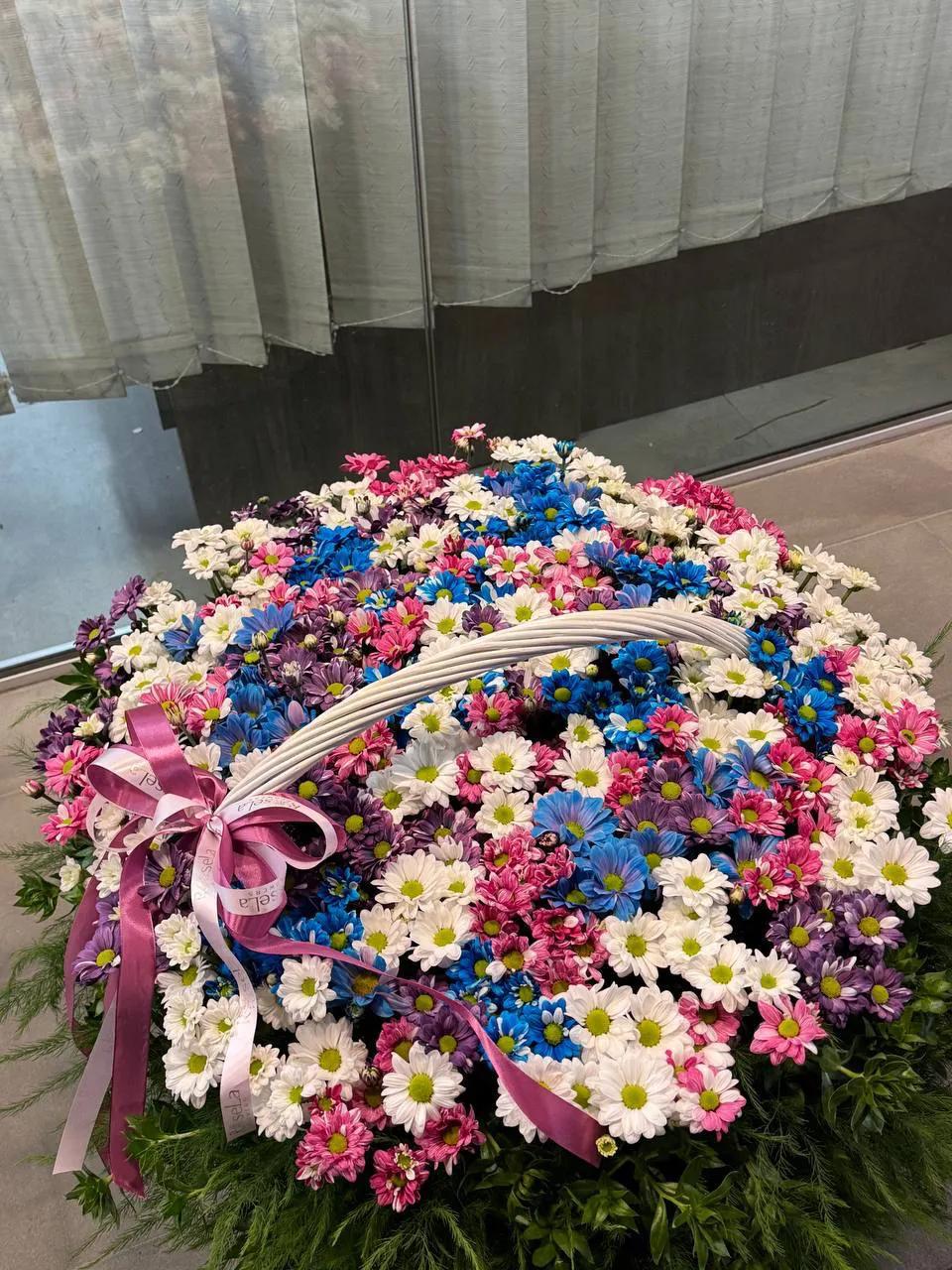 Colorful chrysanthemums in a basket | ծաղիկներ, ծաղկեպսակներ, բույսեր Երևան
