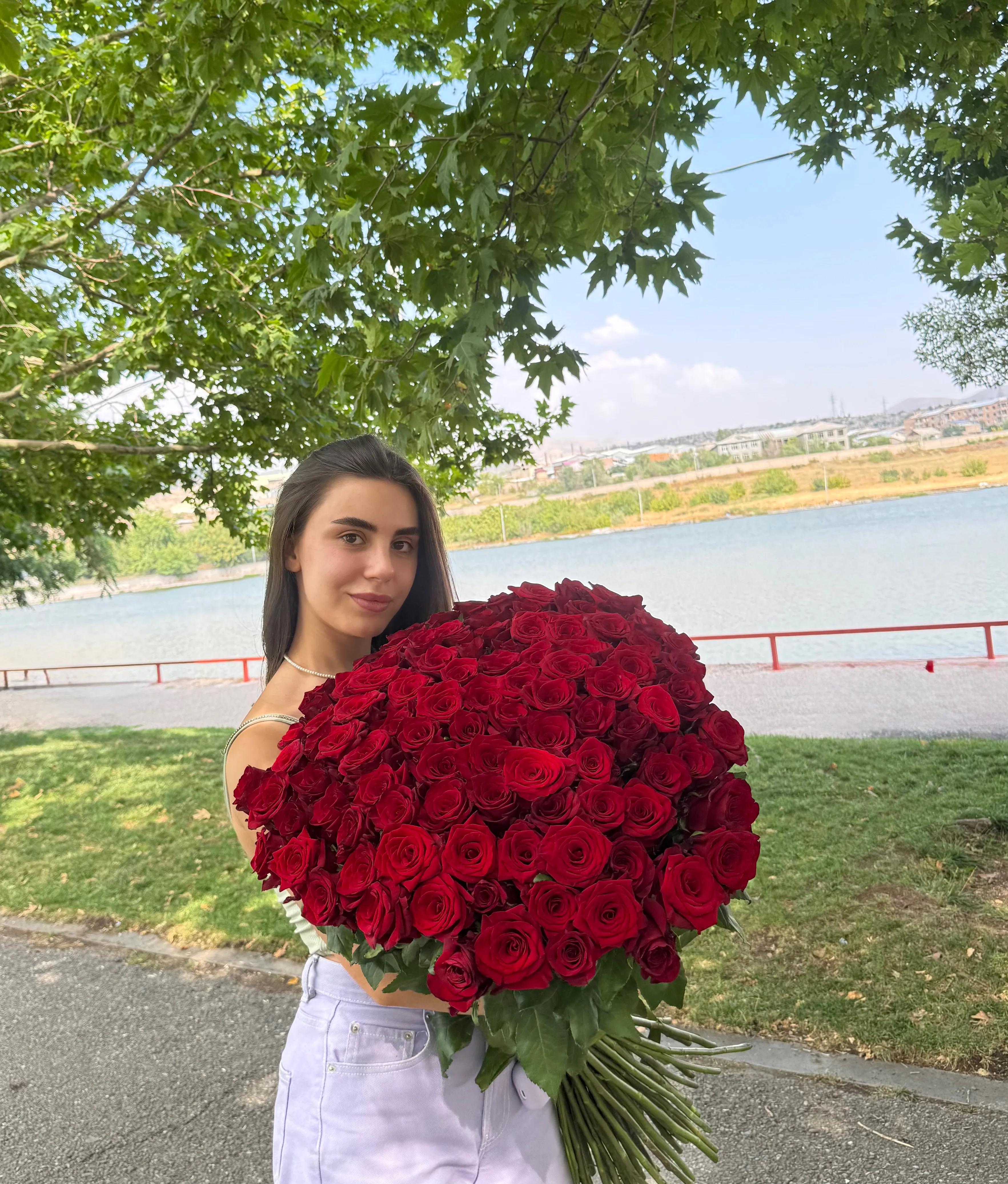 Շքեղ վարդերի փունջ | ծաղիկներ, ծաղկեպսակներ, բույսեր - առաքում Երևան