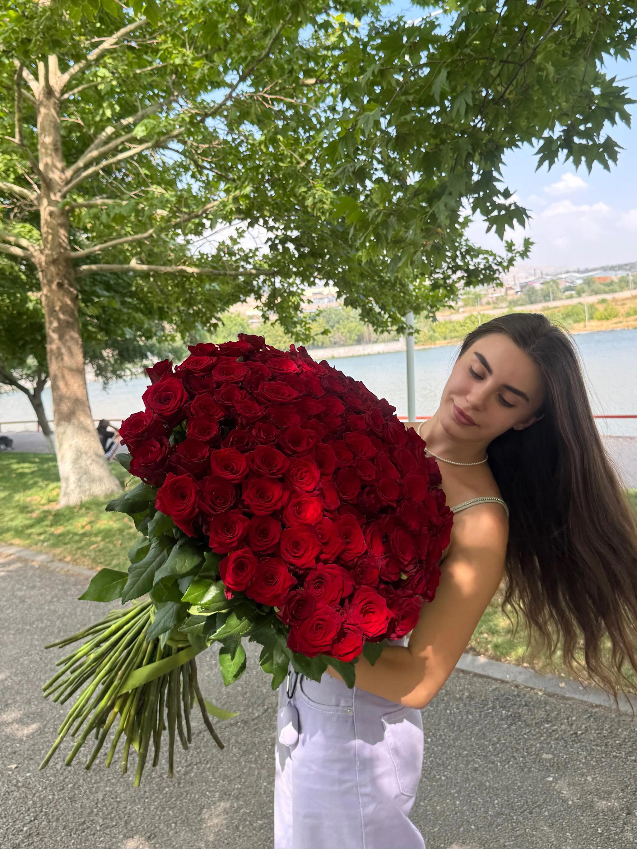Շքեղ վարդերի փունջ | ծաղիկներ, ծաղկեպսակներ, բույսեր Երևան