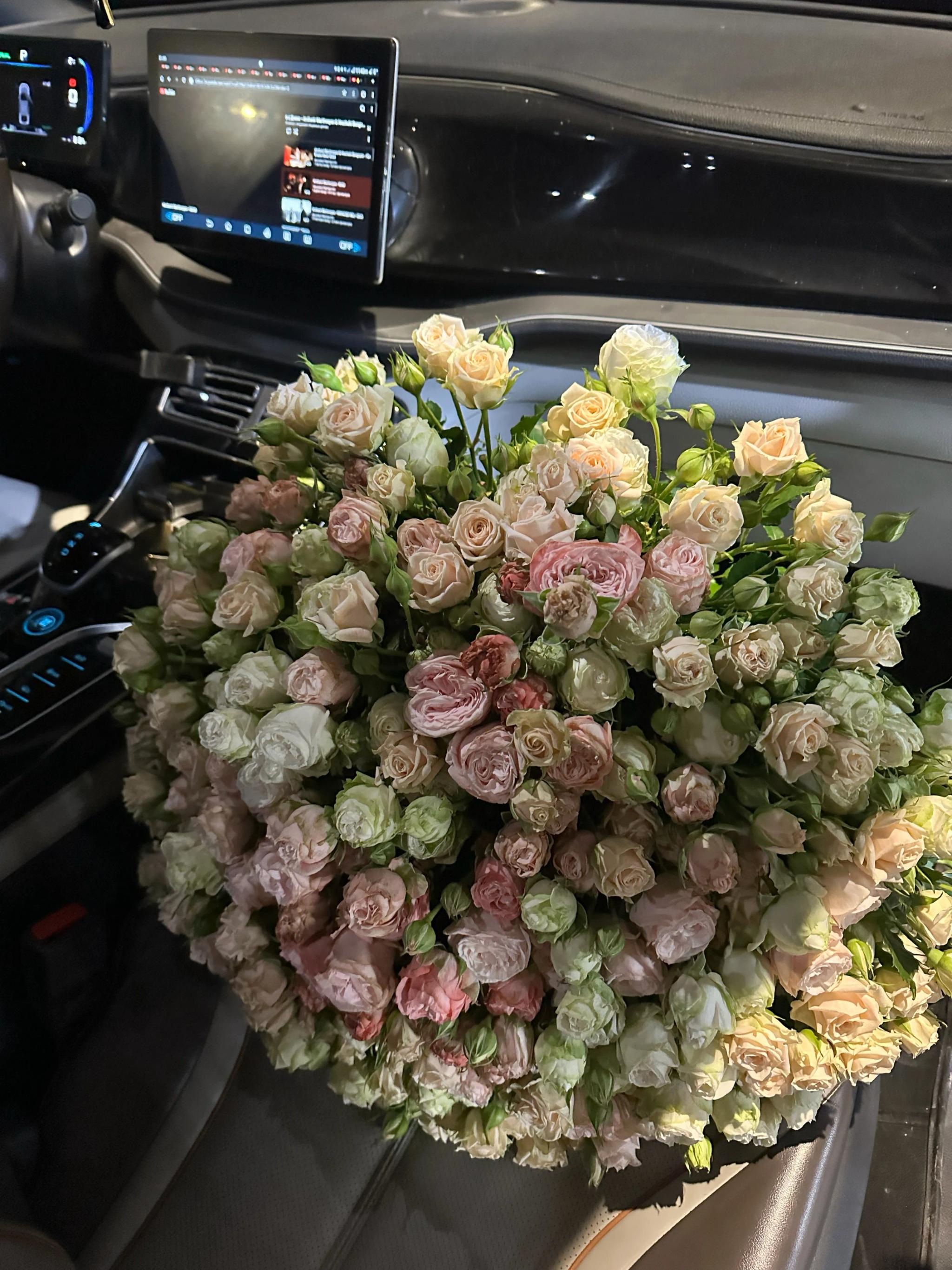 A gorgeous bunch | ծաղիկներ, ծաղկեպսակներ, բույսեր Երևան