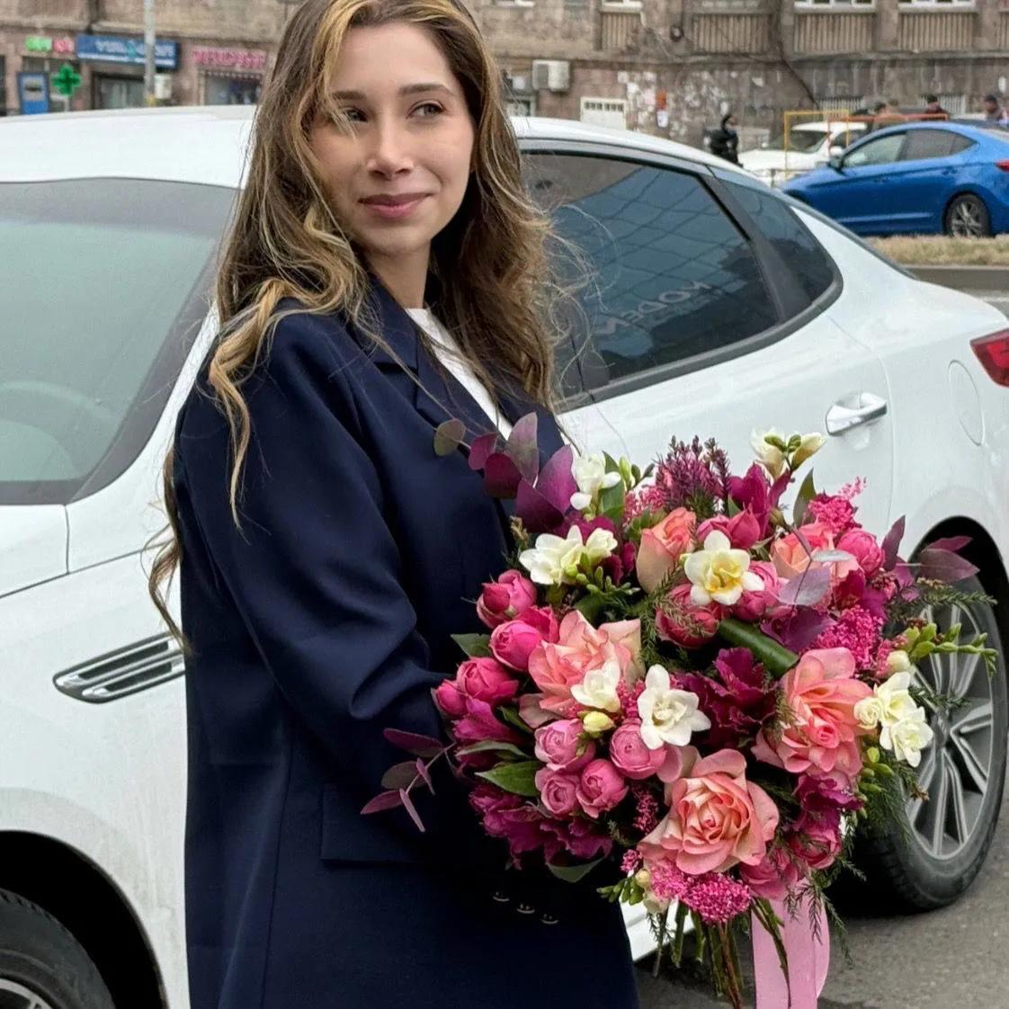 Կրեատիվ ծաղկեփունջ | ծաղիկներ, ծաղկեպսակներ, բույսեր Երևան