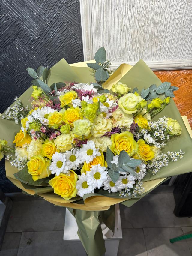 A luxurious bouquet | ծաղիկներ, ծաղկեպսակներ, բույսեր - առաքում Երևան A luxurious bouquet | ծաղիկներ, ծաղկեպսակներ, բույսեր - առաքում Երևան