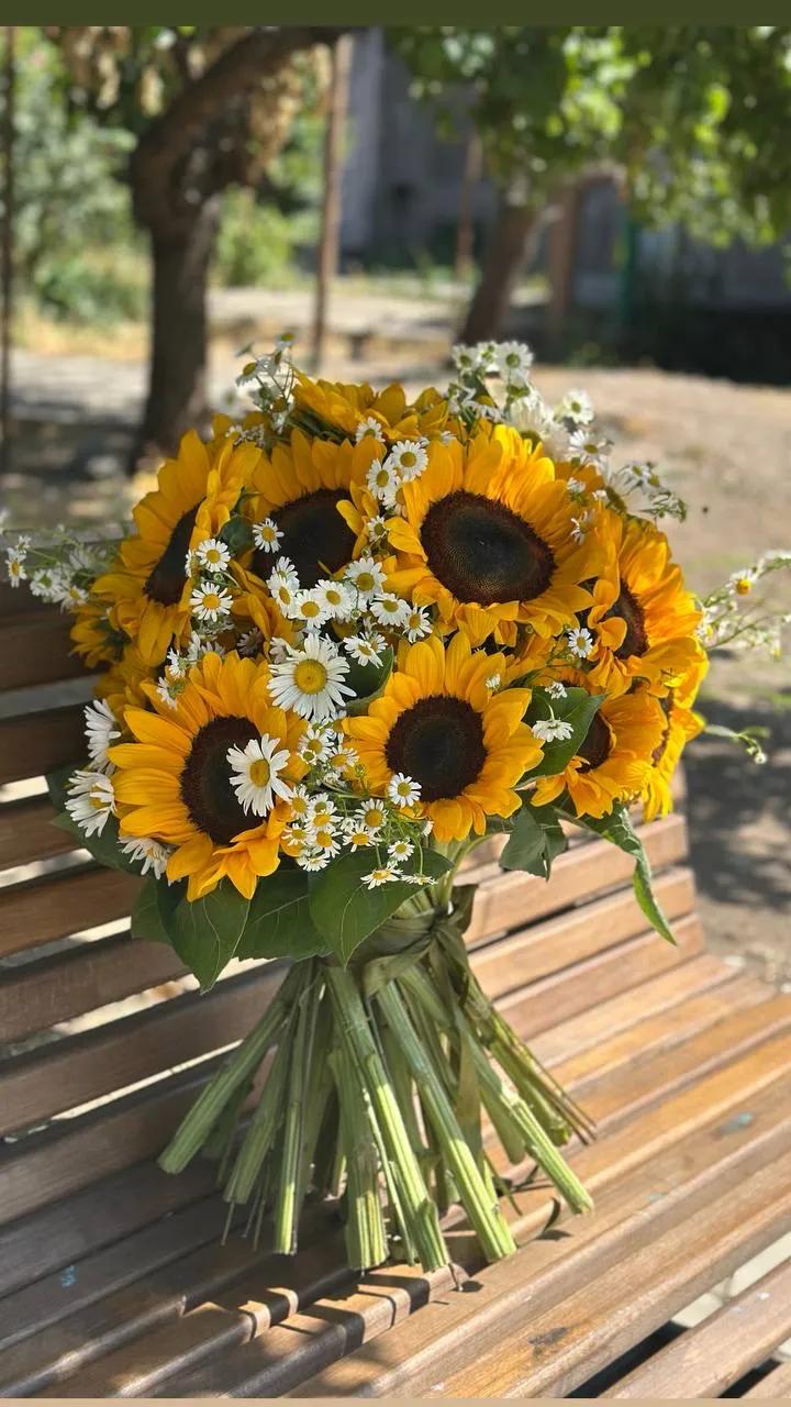 A bunch of sun | ծաղիկներ, ծաղկեպսակներ, բույսեր - առաքում Երևան A bunch of sun | ծաղիկներ, ծաղկեպսակներ, բույսեր - առաքում Երևան