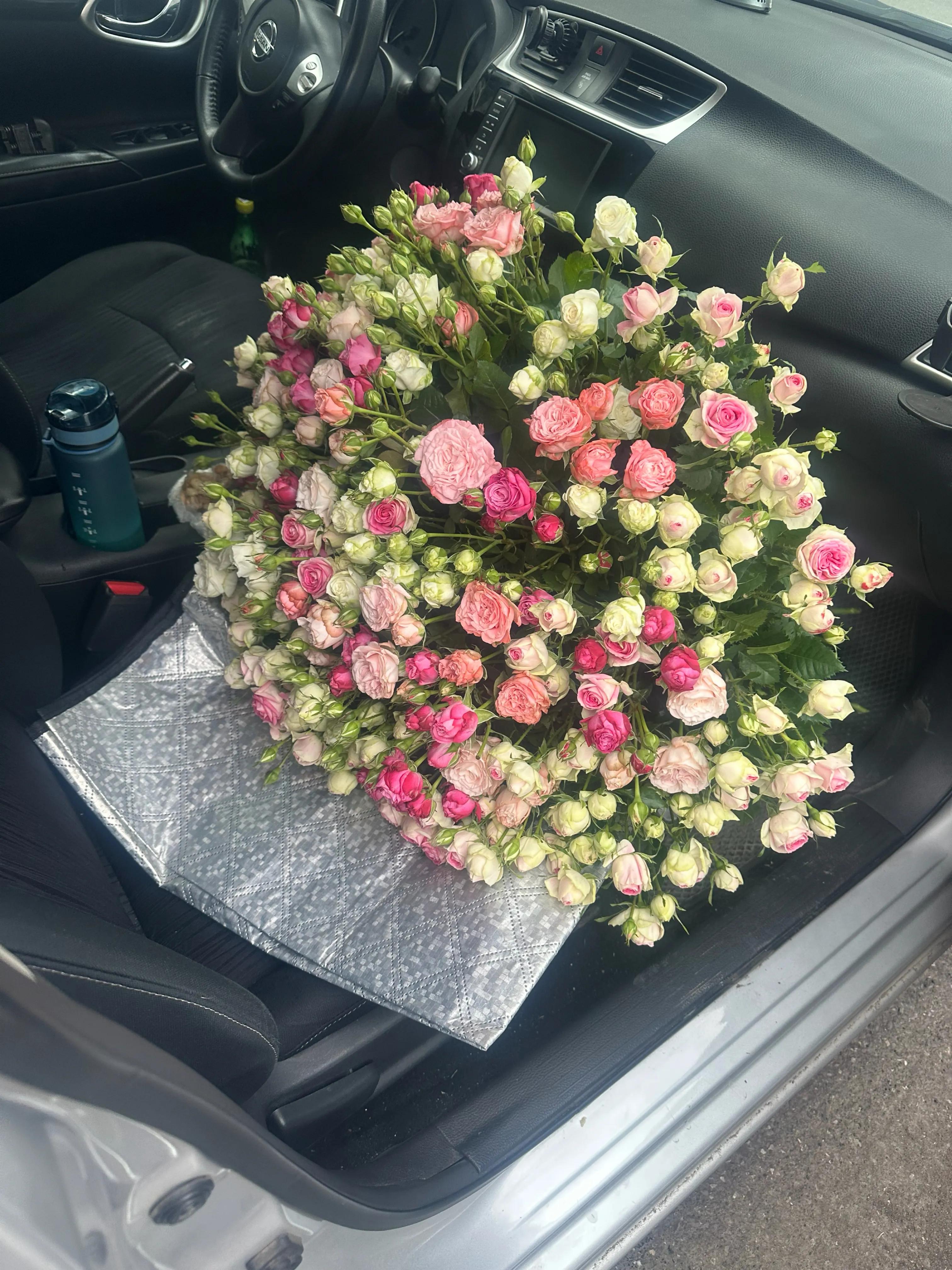 A bouquet of 101-piece bunched roses | ծաղիկներ, ծաղկեպսակներ, բույսեր - առաքում Երևան A bouquet of 101-piece bunched roses | ծաղիկներ, ծաղկեպսակներ, բույսեր - առաքում Երևան