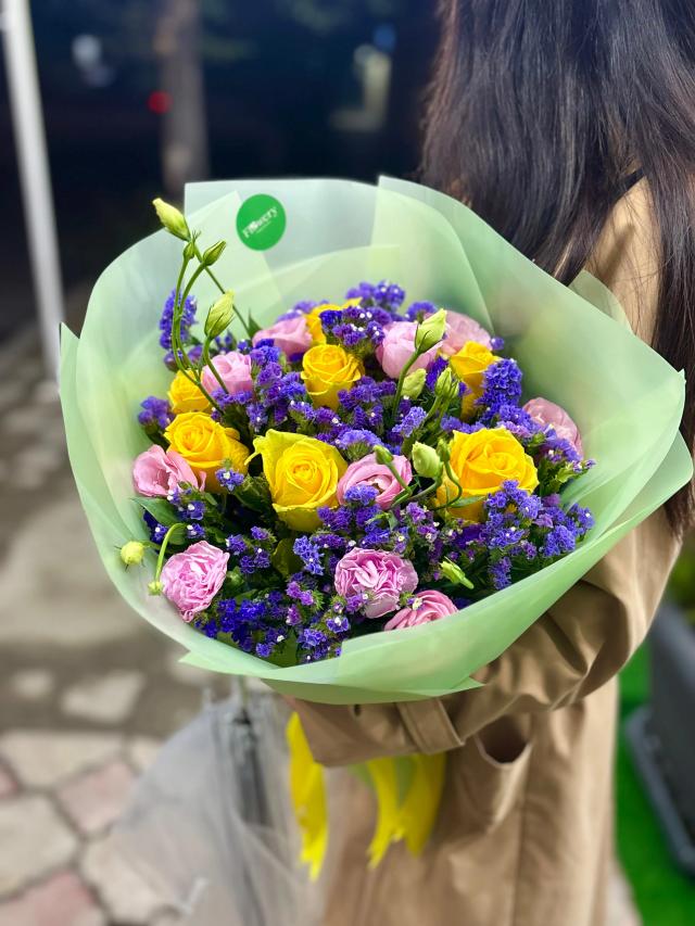 A bright bunch | ծաղիկներ, ծաղկեպսակներ, բույսեր - առաքում Երևան A bright bunch | ծաղիկներ, ծաղկեպսակներ, բույսեր - առաքում Երևան