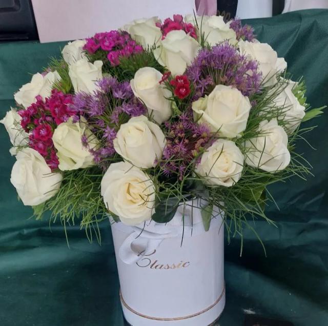 Flowers in a box | ծաղիկներ, ծաղկեպսակներ, բույսեր - առաքում Երևան Flowers in a box | ծաղիկներ, ծաղկեպսակներ, բույսեր - առաքում Երևան