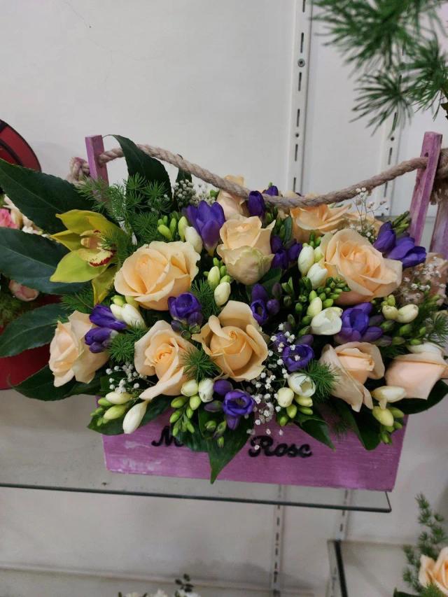 Flowers in a box | ծաղիկներ, ծաղկեպսակներ, բույսեր - առաքում Երևան Flowers in a box | ծաղիկներ, ծաղկեպսակներ, բույսեր - առաքում Երևան