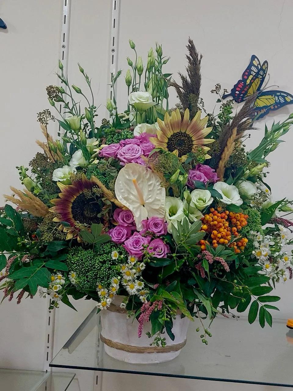 Floral mix in a box | ծաղիկներ, ծաղկեպսակներ, բույսեր Երևան Floral mix in a box | ծաղիկներ, ծաղկեպսակներ, բույսեր Երևան