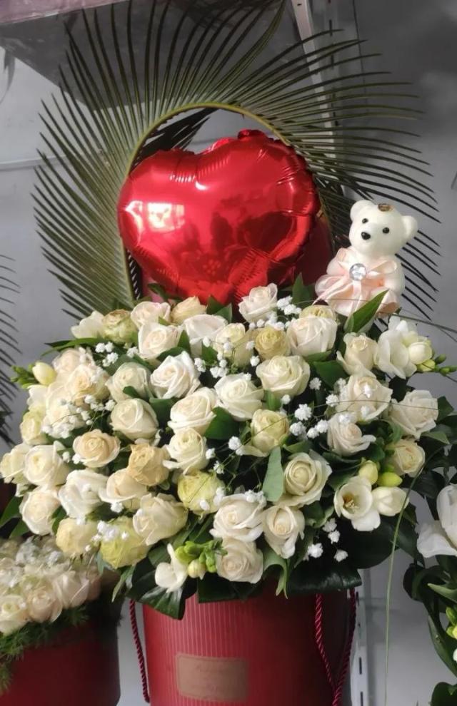 Flowers in a box | ծաղիկներ, ծաղկեպսակներ, բույսեր - առաքում Երևան Flowers in a box | ծաղիկներ, ծաղկեպսակներ, բույսեր - առաքում Երևան