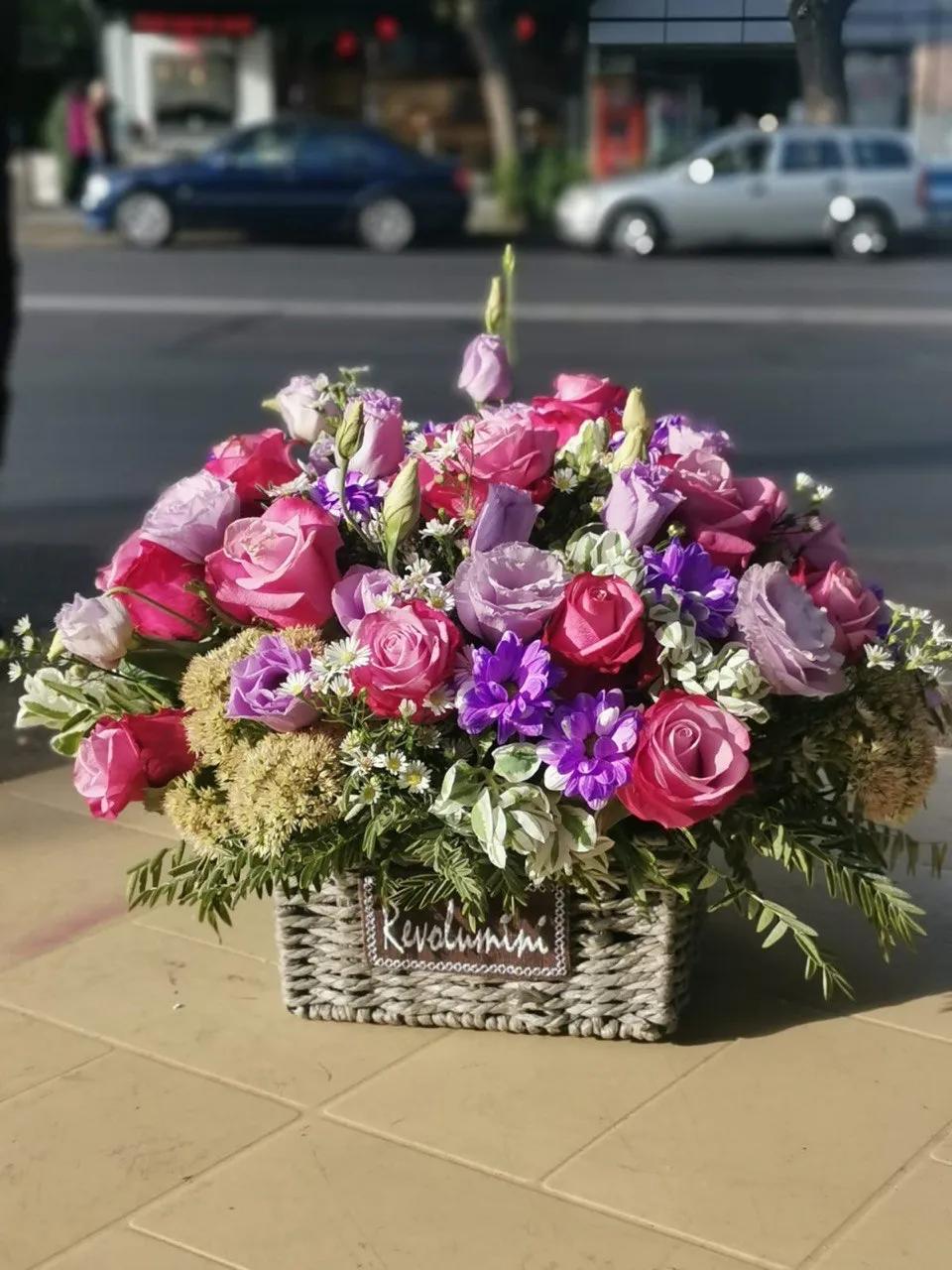 Flowers in a basket | ծաղիկներ, ծաղկեպսակներ, բույսեր Երևան Flowers in a basket | ծաղիկներ, ծաղկեպսակներ, բույսեր Երևան