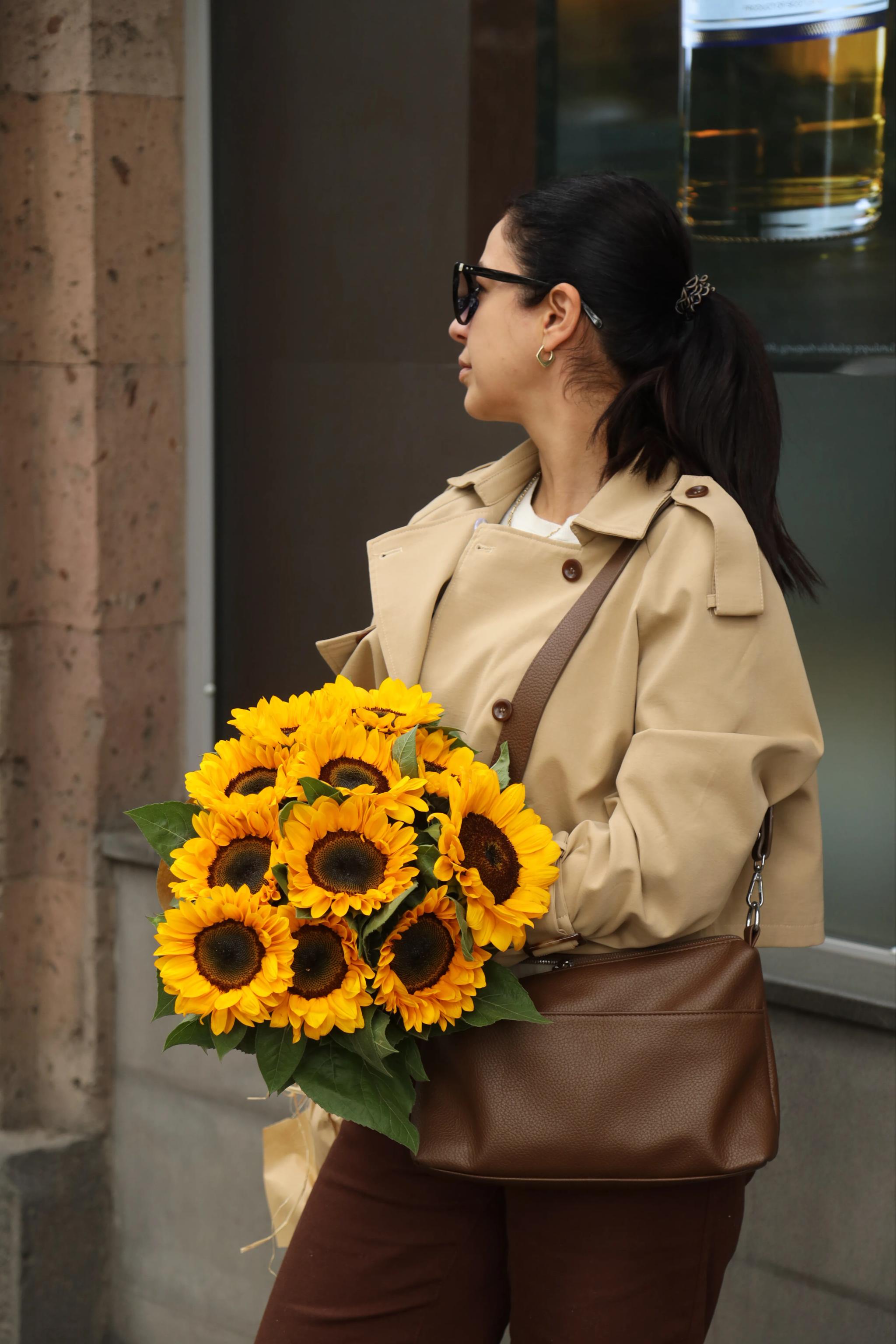A bunch of sunflowers | ծաղիկներ, ծաղկեպսակներ, բույսեր Երևան A bunch of sunflowers | ծաղիկներ, ծաղկեպսակներ, բույսեր Երևան
