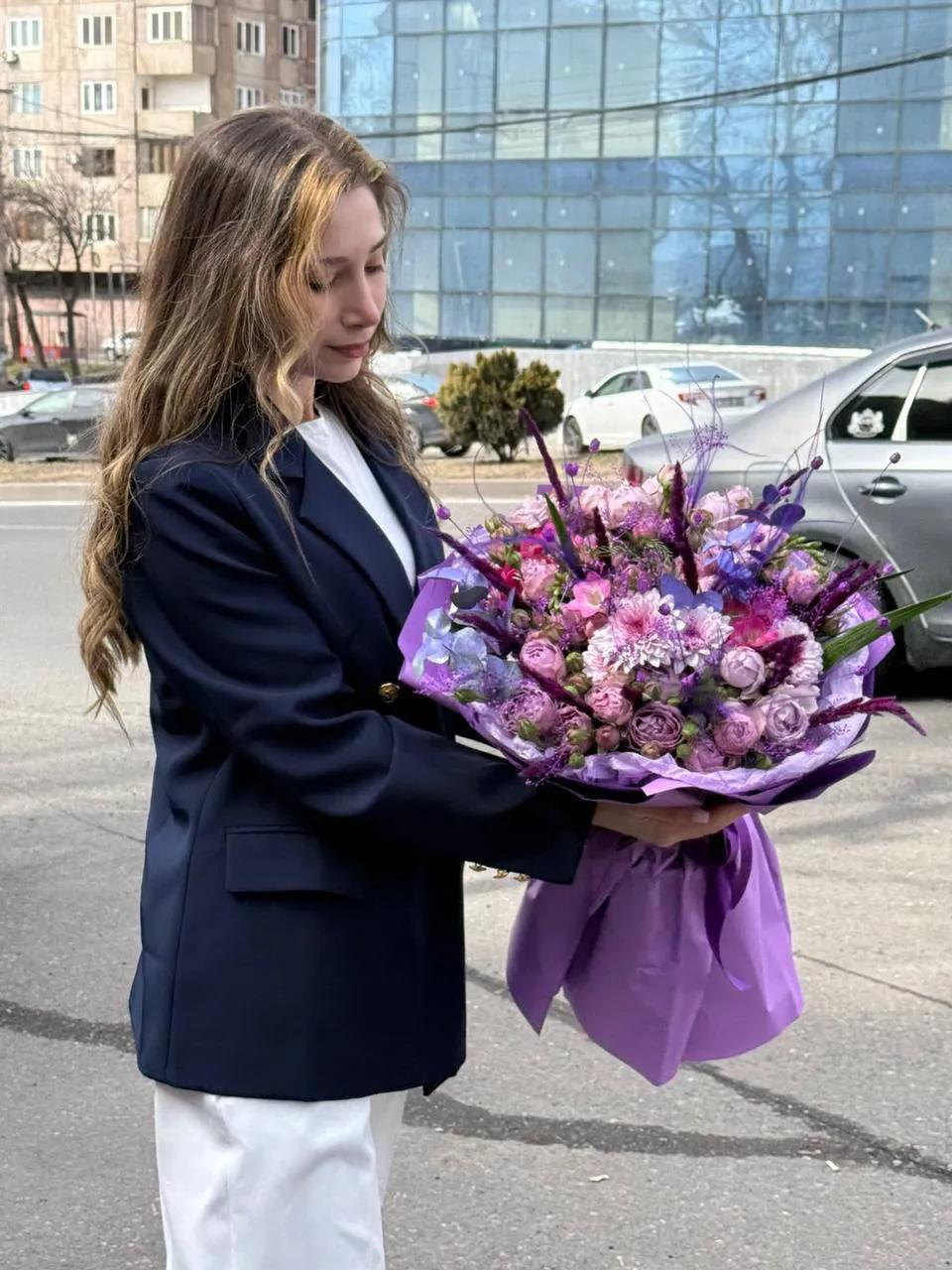 Մանուշակագույն նրբագեղ փունջ | ծաղիկներ, ծաղկեպսակներ, բույսեր Երևան Մանուշակագույն նրբագեղ փունջ | ծաղիկներ, ծաղկեպսակներ, բույսեր Երևան